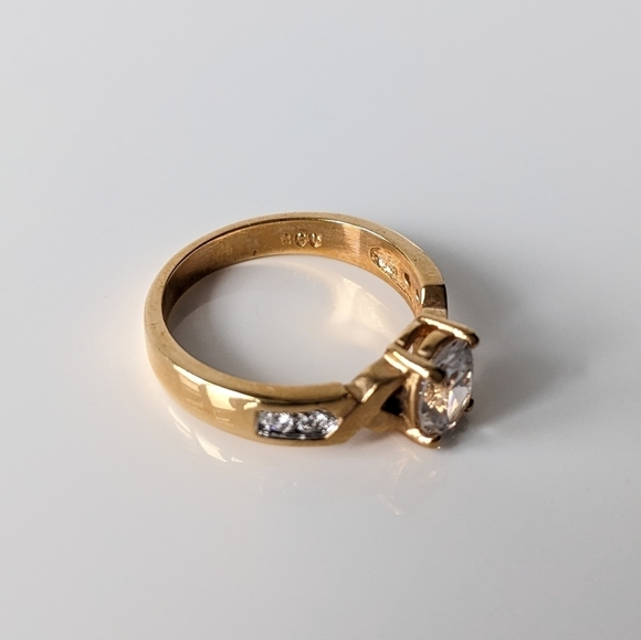 Oval Austrian Crystal Vintage Ring in Double Gold Coated Setting - Picture 7 of 8